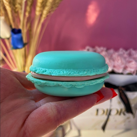 NEW Earbuds w/ Macaron Case - Picture 4 of 4